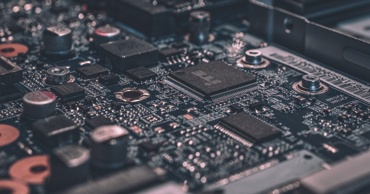 Circuit imprimé vu en gros plan symbolisant l’automatisation